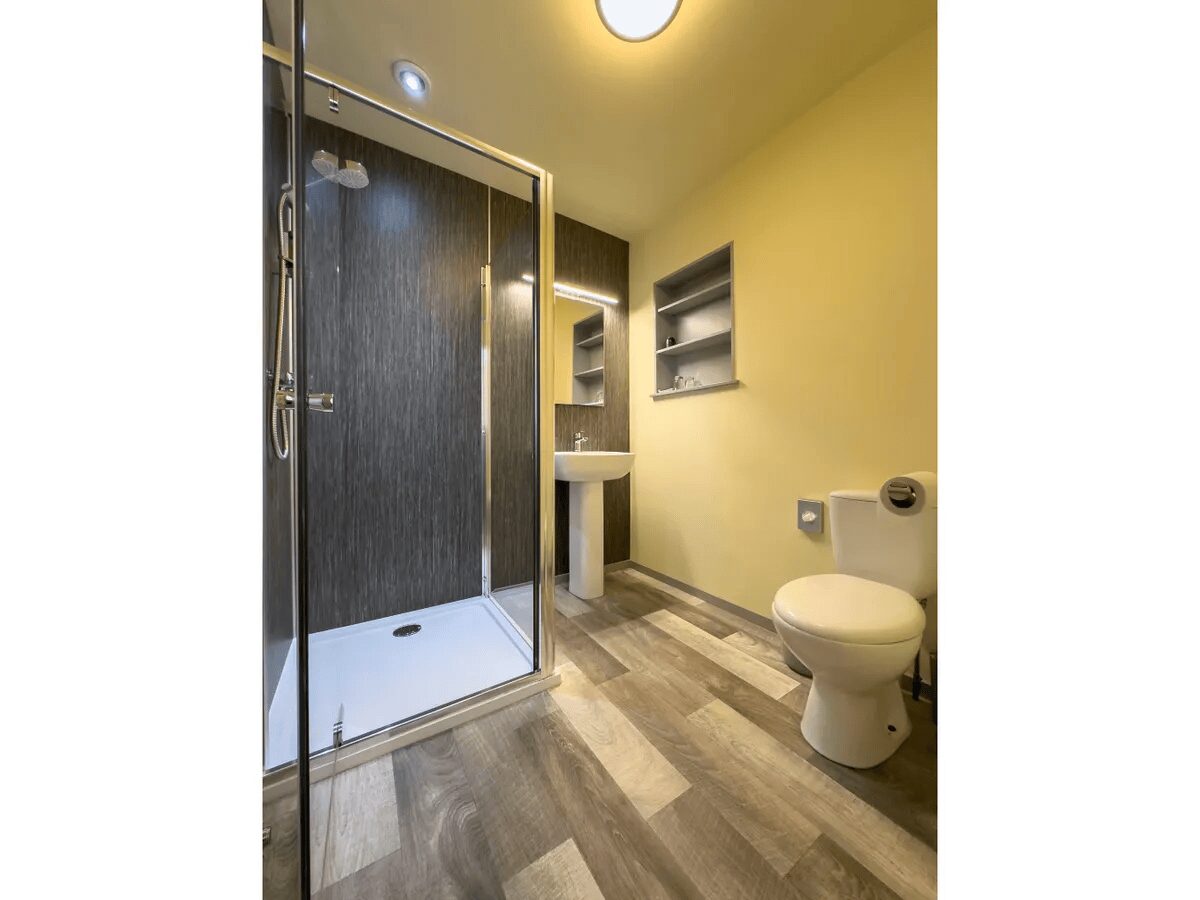 Otter Lodge modern shower room