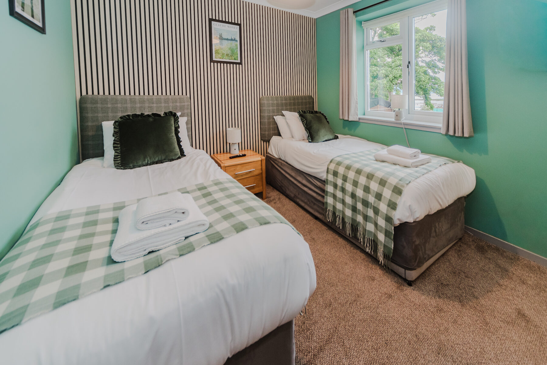 Twin ensuite room at Otter Lodge Skye